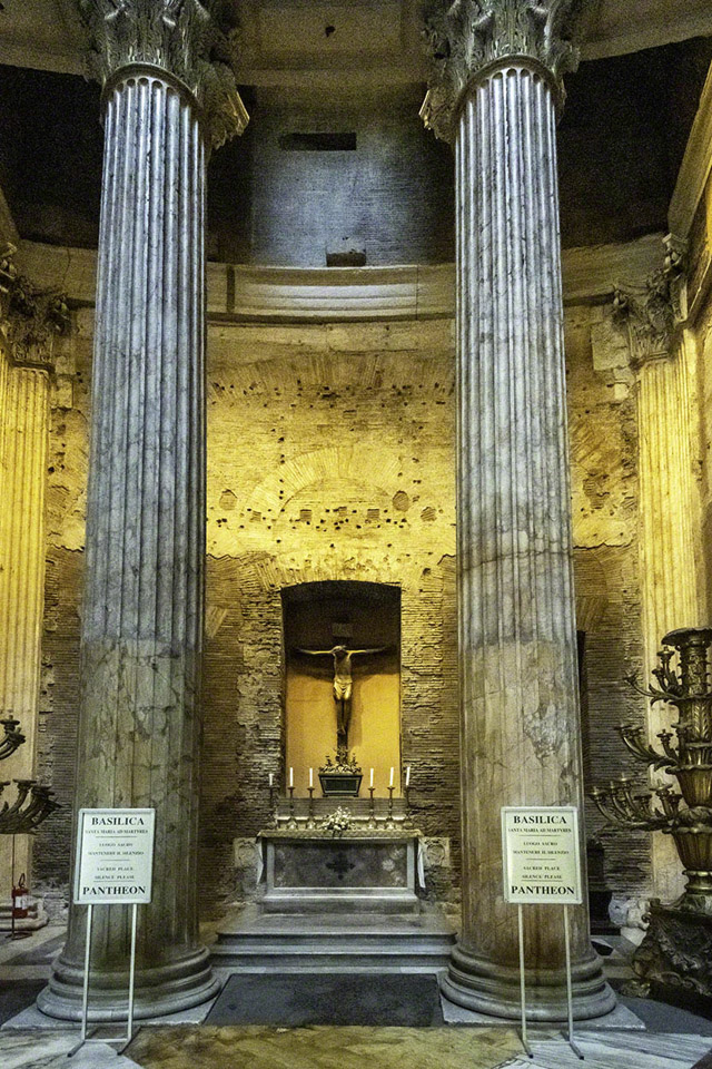 Chapel-of-the-Crucifix,-Pantheon.jpg