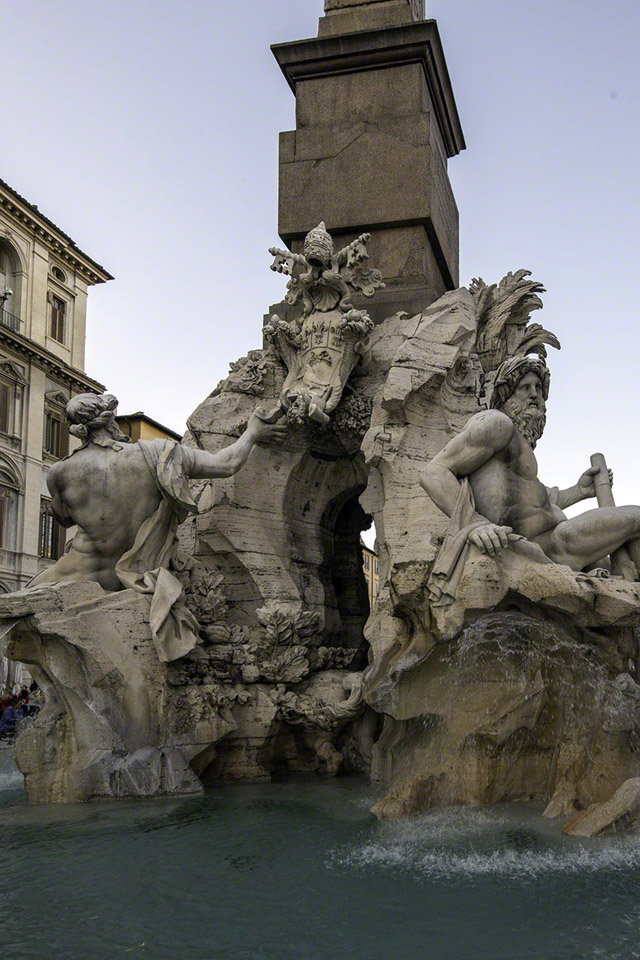 Fontana-del-Quattro-Fiumi,-Piazza-Navona.jpg