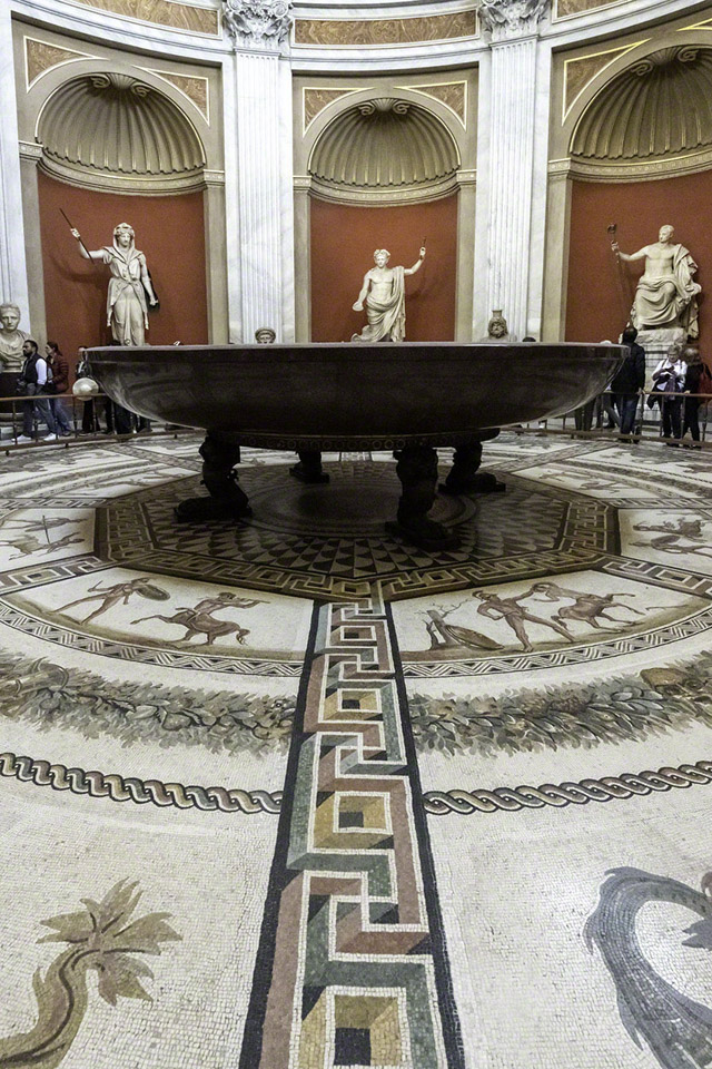 Porphyry-Basin,-Sala-Rotonda,-Vatican-Museums-1.jpg