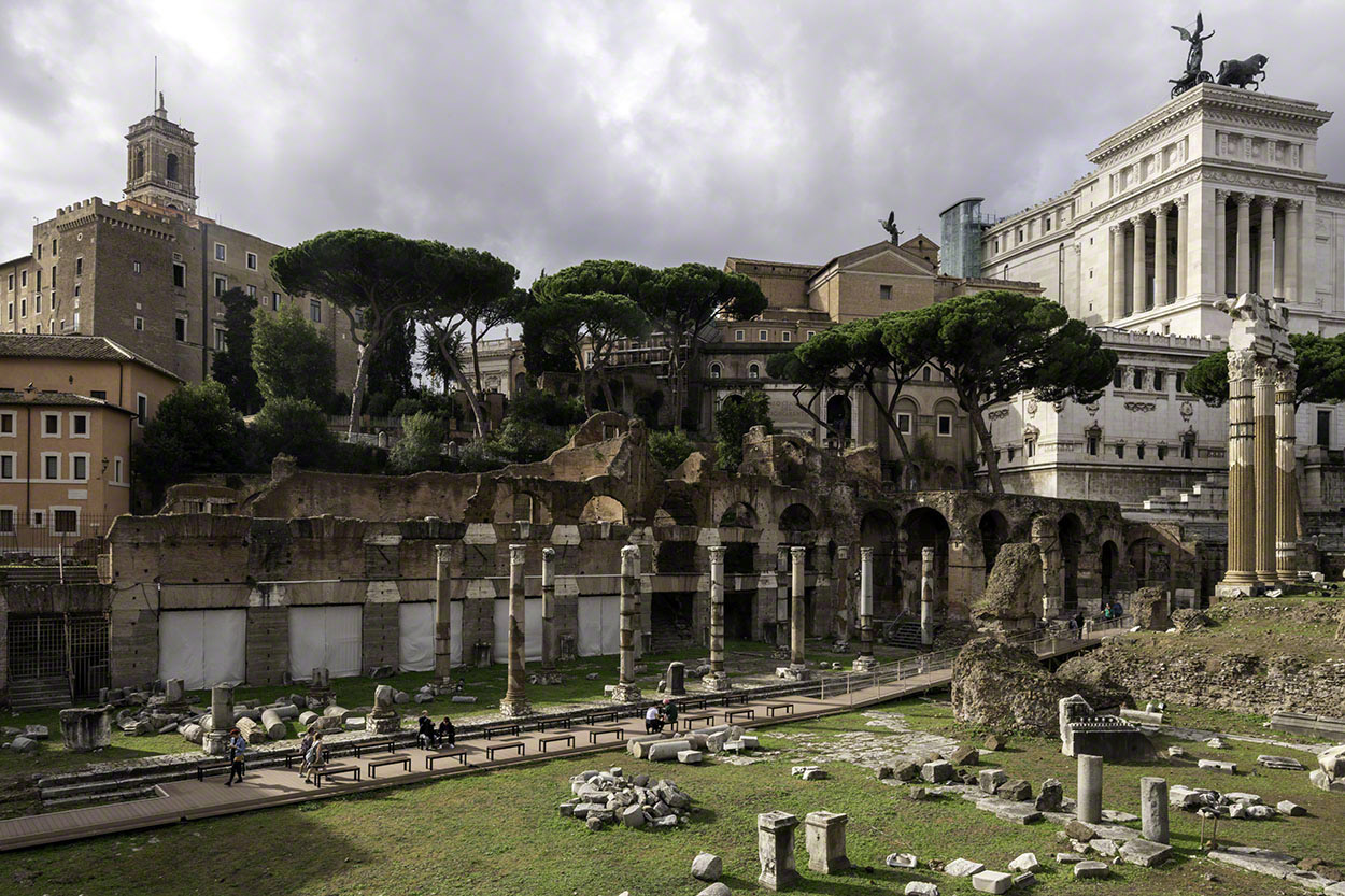 Ruins-of-Basilica-Ulpia-and-Temple-of-Castor-and-Pollux.jpg