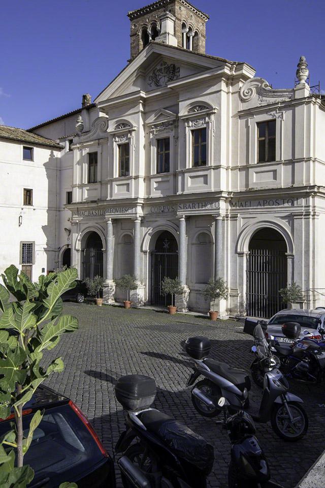 San-Bartholomeo-all'Isola-Church,-Tiber-Island.jpg