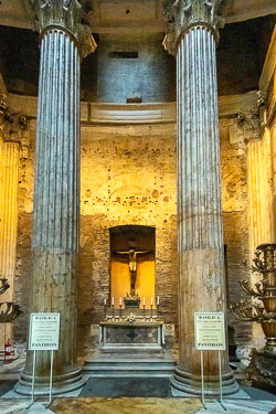 Chapel-of-the-Crucifix,-Pantheon.jpg