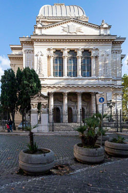 Old-Synagogue-in-Jewish-Ghetto.jpg