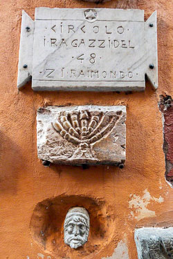 Wall-carving-in-Jewish-Ghetto-1.jpg
