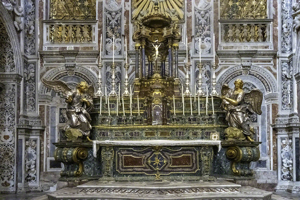 Altar-1.jpg