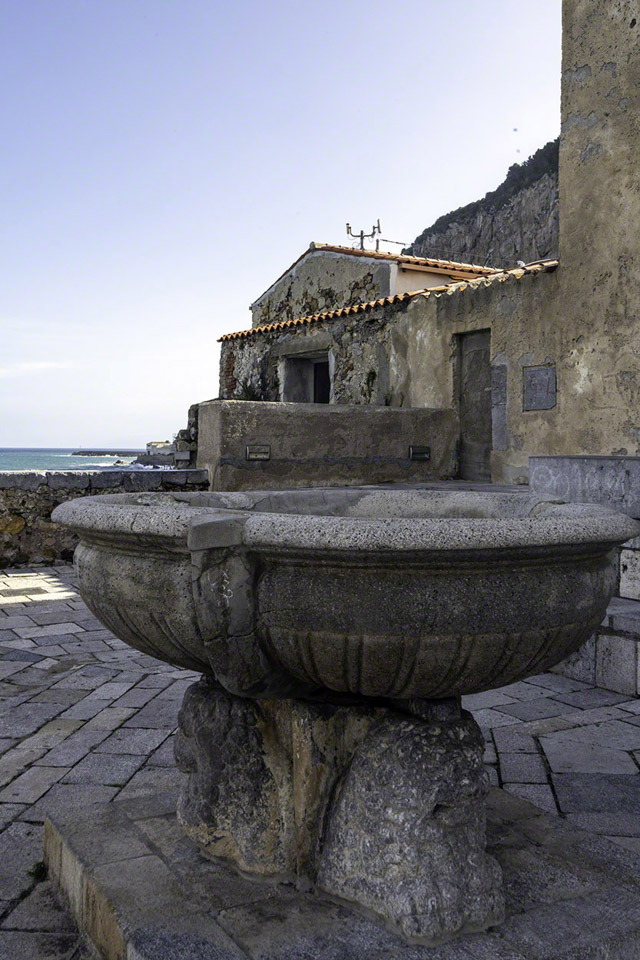 Cefalu-Font.jpg