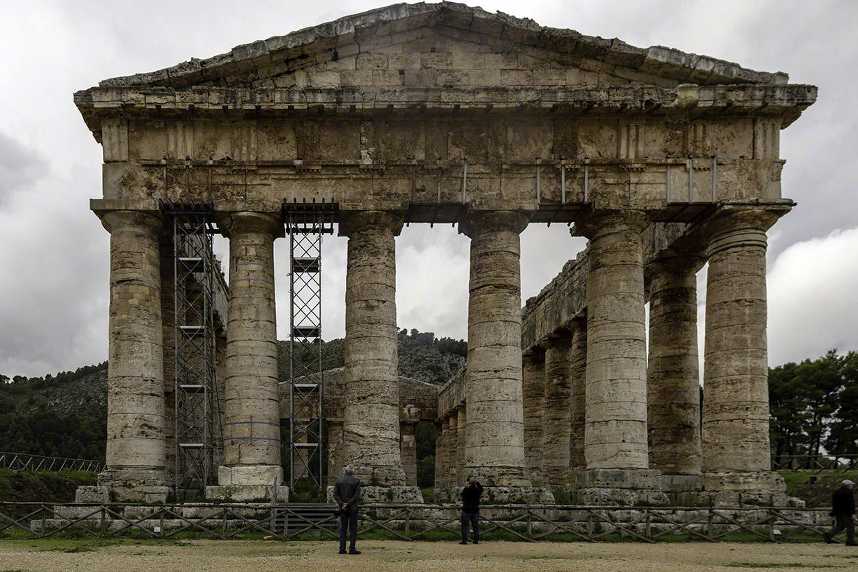 Segesta-Temple-1.jpg