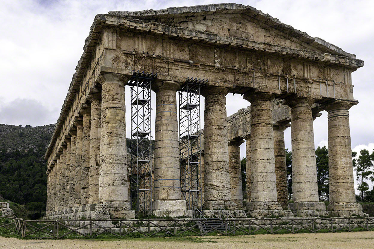 Segesta-Temple.jpg