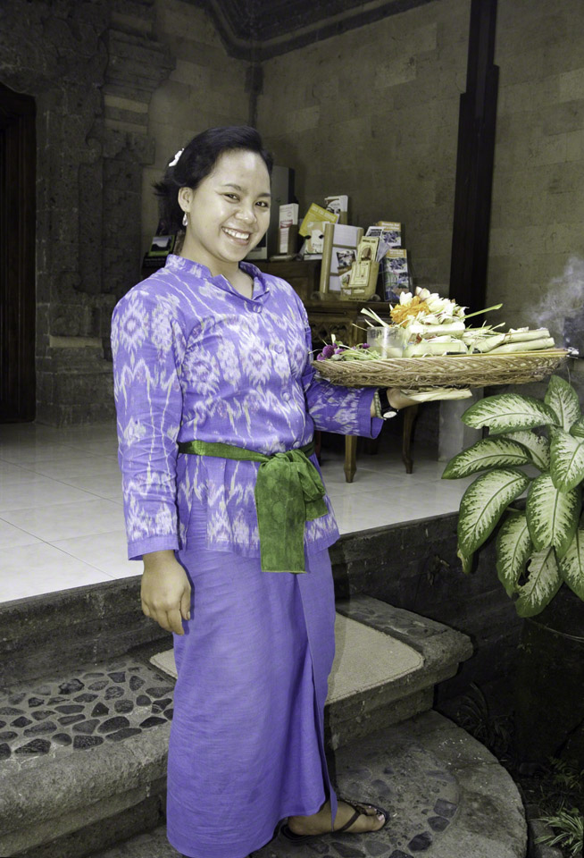 Alam-Jiwa-Hostess.jpg