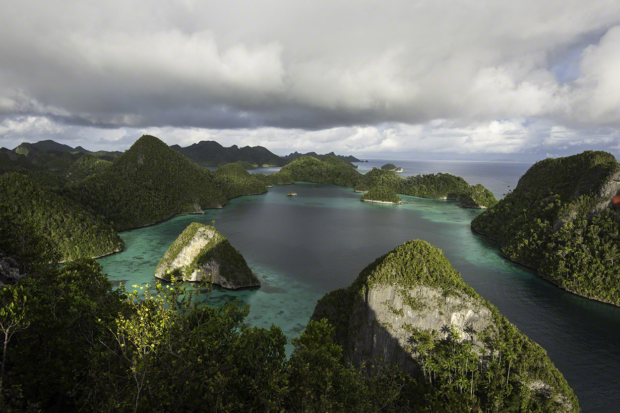 Wayag-Lagoon-from-Mt.-Pindito.jpg