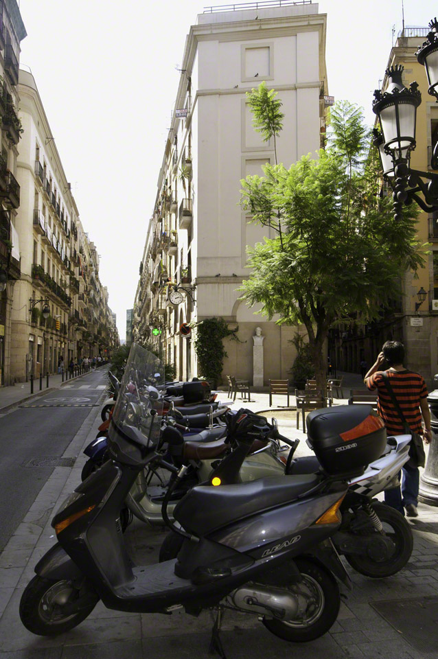 Barcelona-street-scene.jpg