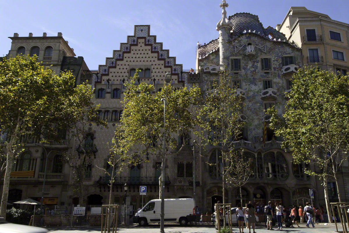 Casa-Lleo-Morera-and-Casa-Batllo.jpg