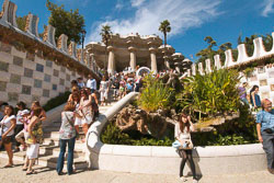 Double-Stairs-and-Hypostyle-hall-Park-Guell.jpg