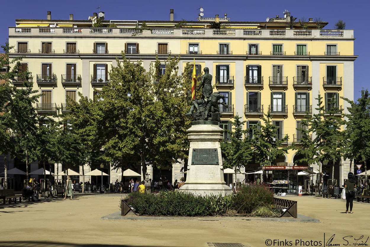 Fernando-Puig-Y-Gibert-Statue,-Independence-Square.jpg