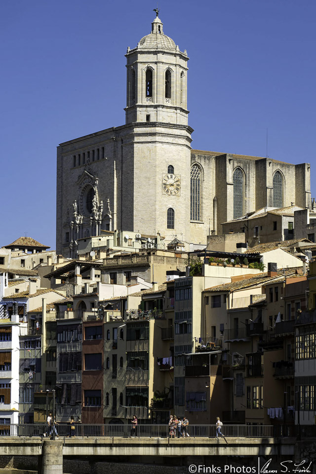 St.-Augusti-Bridge-and-Cathedral-from-River-Onyar-2.jpg