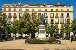 Fernando-Puig-Y-Gibert-Statue,-Independence-Square.jpg
