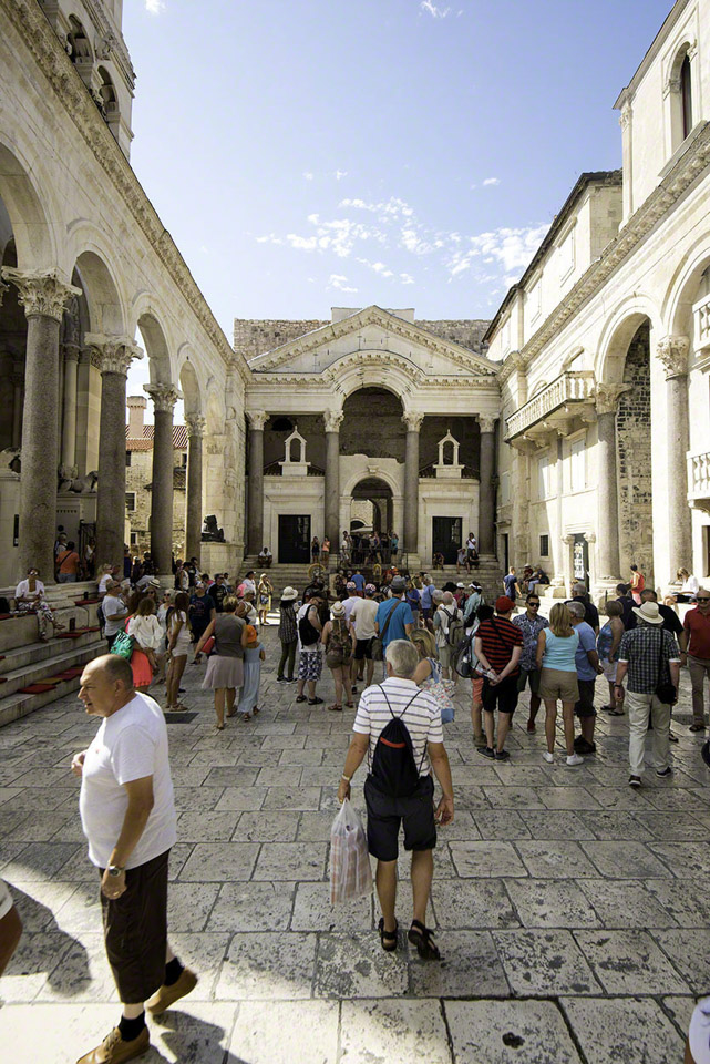 Peristyle,-Palace-of-Diocletian-1,-Split.jpg