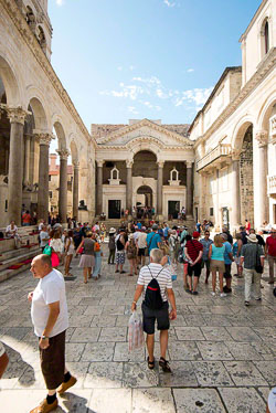 Peristyle,-Palace-of-Diocletian-1,-Split.jpg