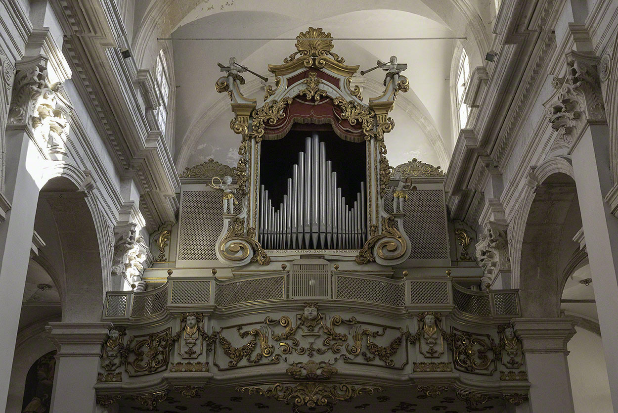 Organ-Dubrovnik-Cathedral.jpg