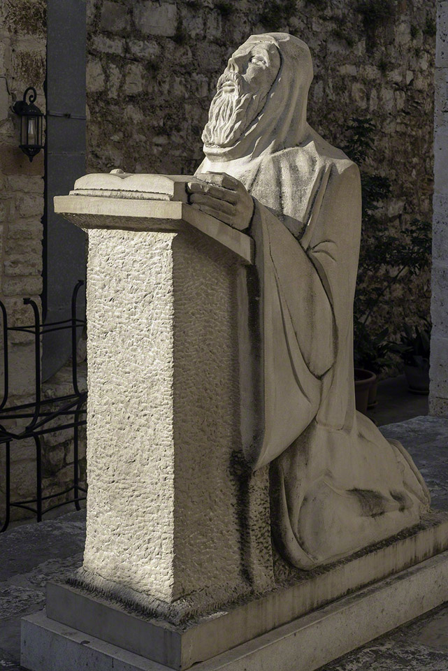 St.-Anthony-kneeling-in-prayer-Benedictine-Monastery-Hvar.jpg