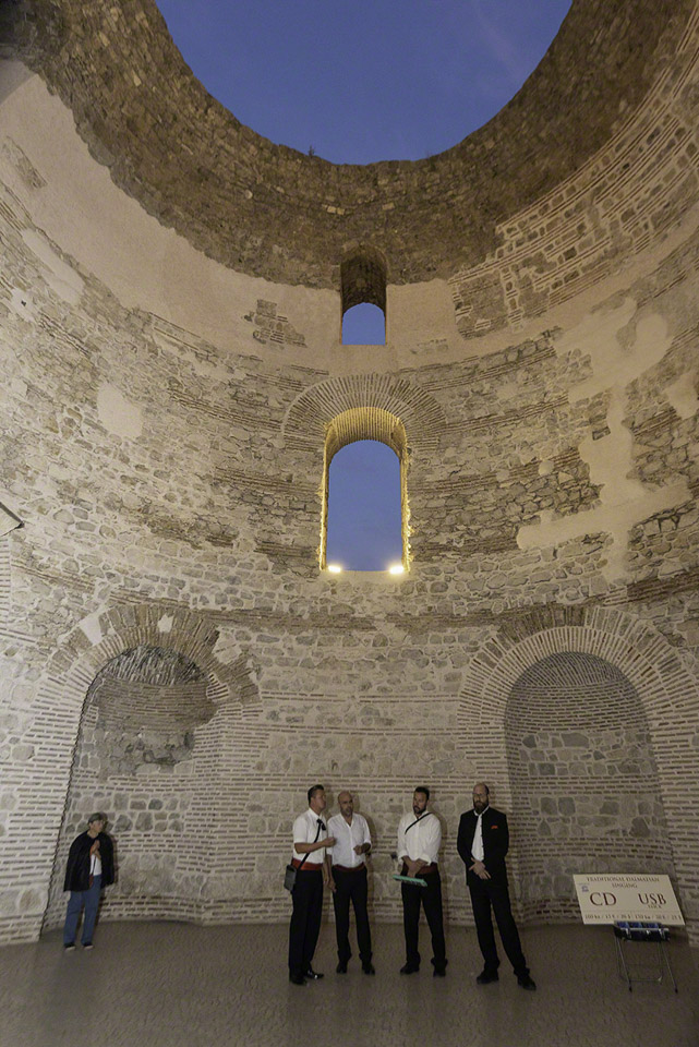 Traditional-Singing-Group-Vestibule-Split-1.jpg