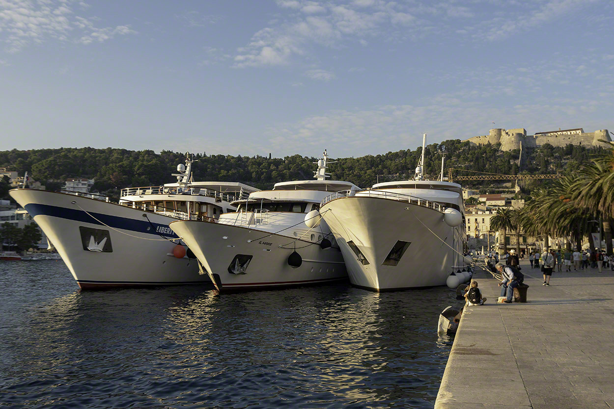 Yachts-at-Main-Pier-Hvar.jpg