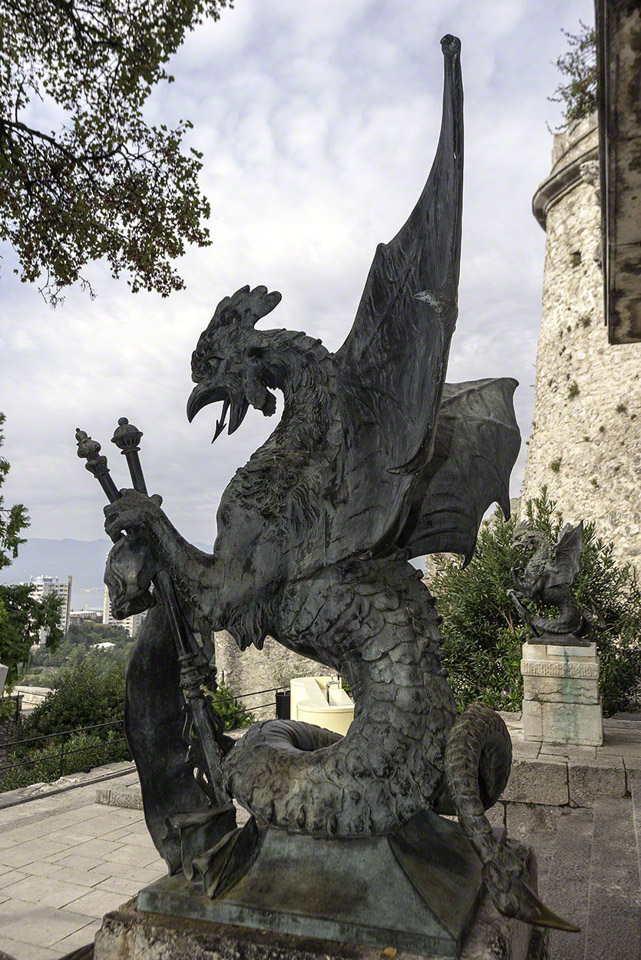 Dragon's-Statue,-Trsat's-Castle,-Rijeka.jpg