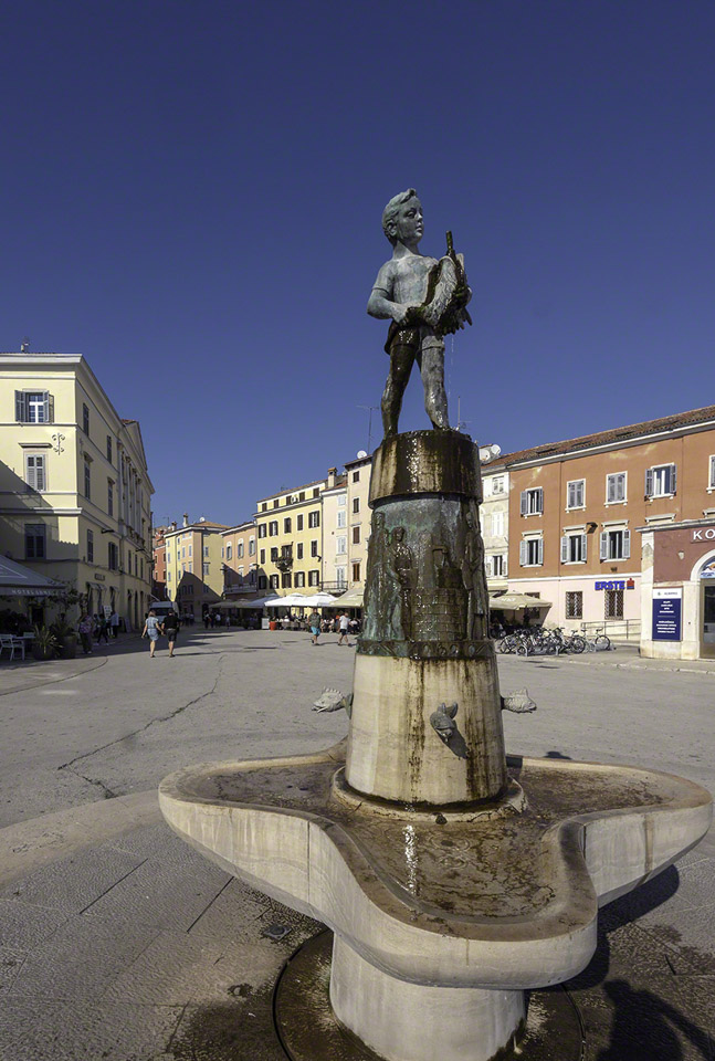 Fountain-with-Boy-Holding-a-Fish,-Rovinj.jpg