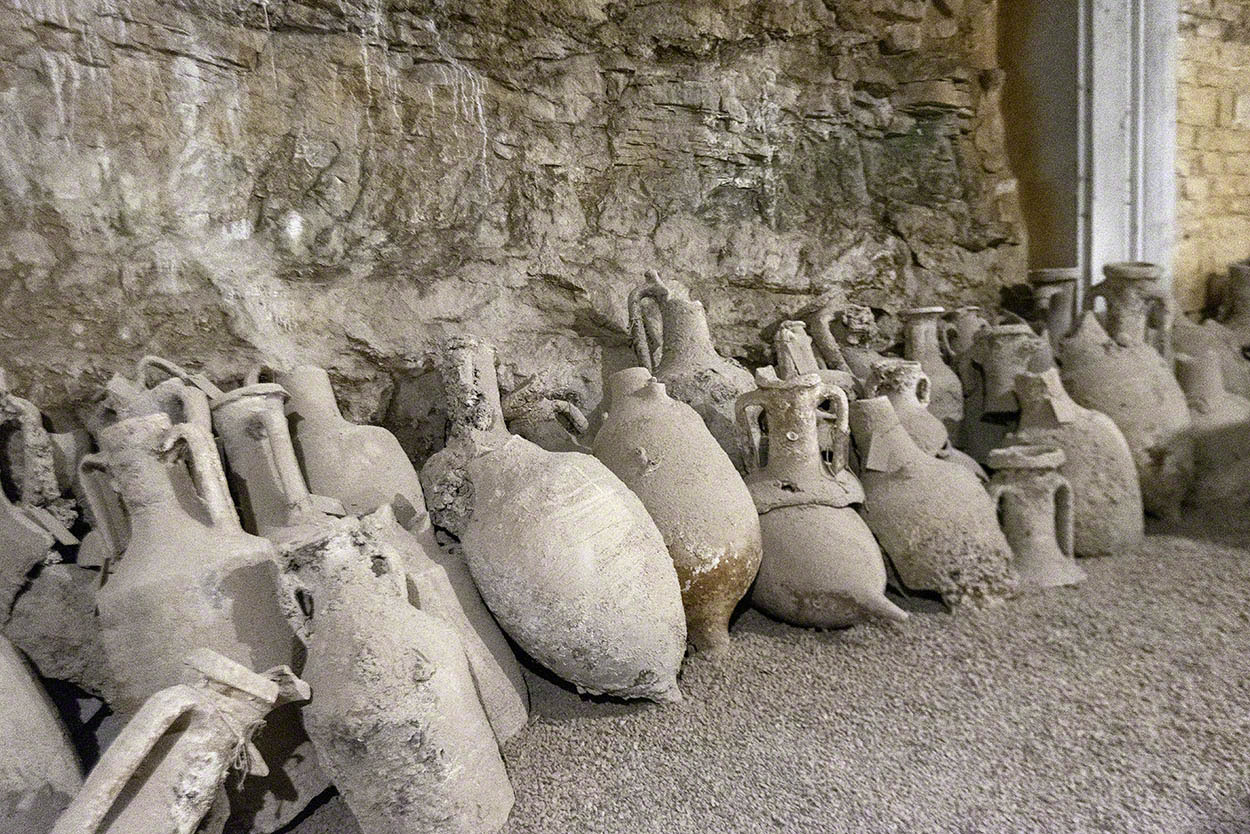 Roman-Amphora-Jugs,-Pula.jpg