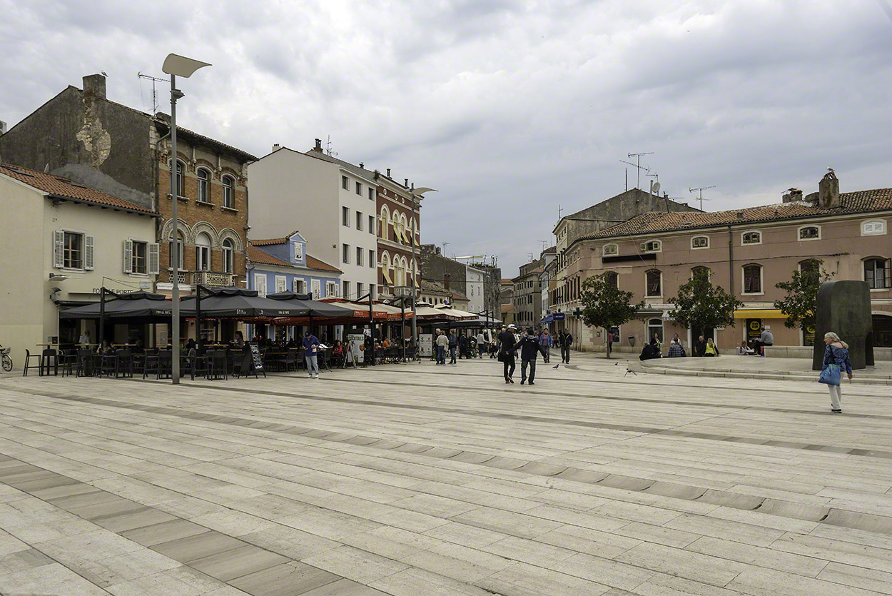 Square-of-Liberty,-Porec.jpg