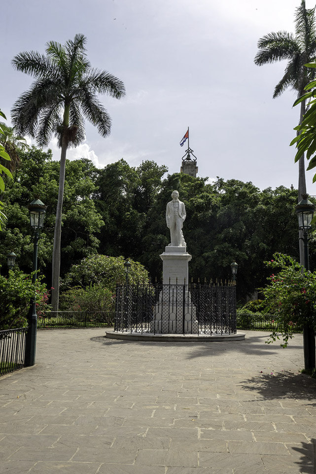 Carlos-Manuel-de-Cespedes,-Plaza-de-Armas.jpg