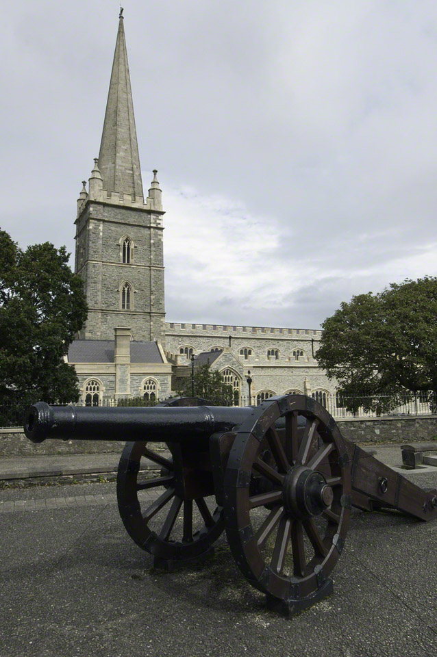 St-Columbs-Cathedral-7.jpg