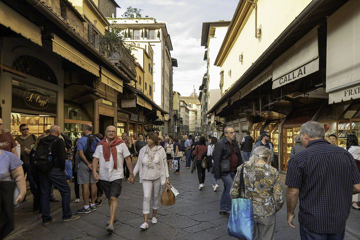 Along-the-Ponte-Vecchio.jpg