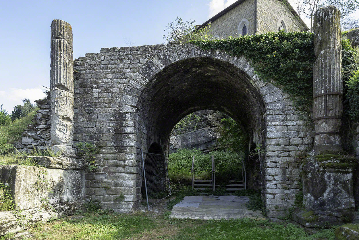 Aqueduct,-Roman-Ruins,-Fiesole.jpg