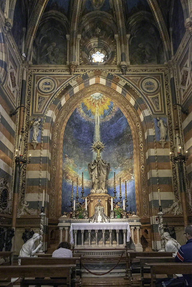 Chapel-of-the-Blessed-Sacrament,-Basilica-of-St.-Anthony,-Padova.jpg