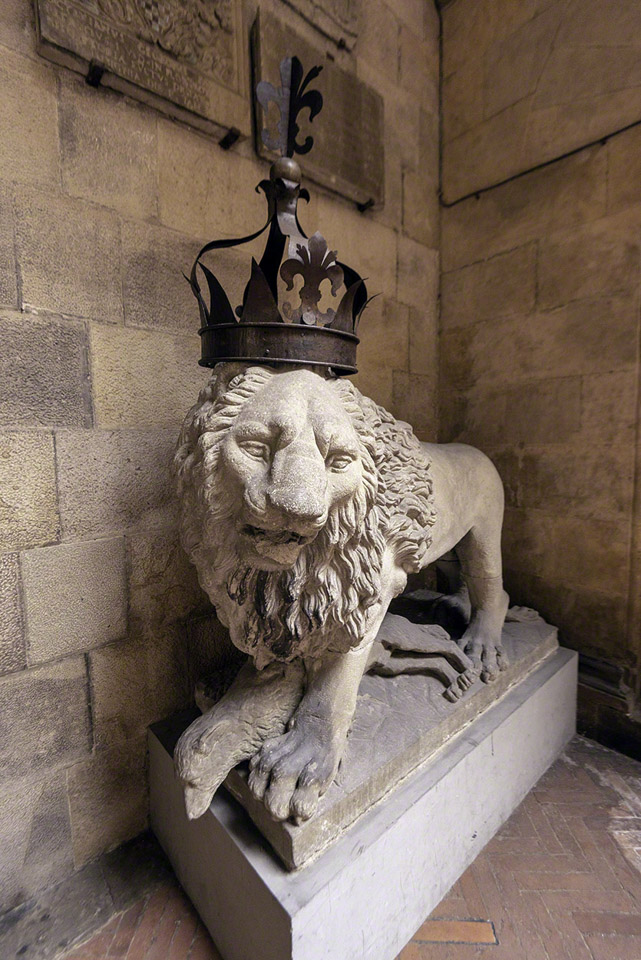 Lion-with-Crown,-Bargello-Museum.jpg