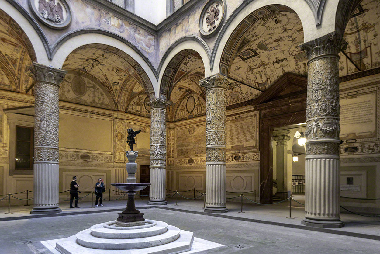 Palazzo-Vecchio-Courtyard.jpg