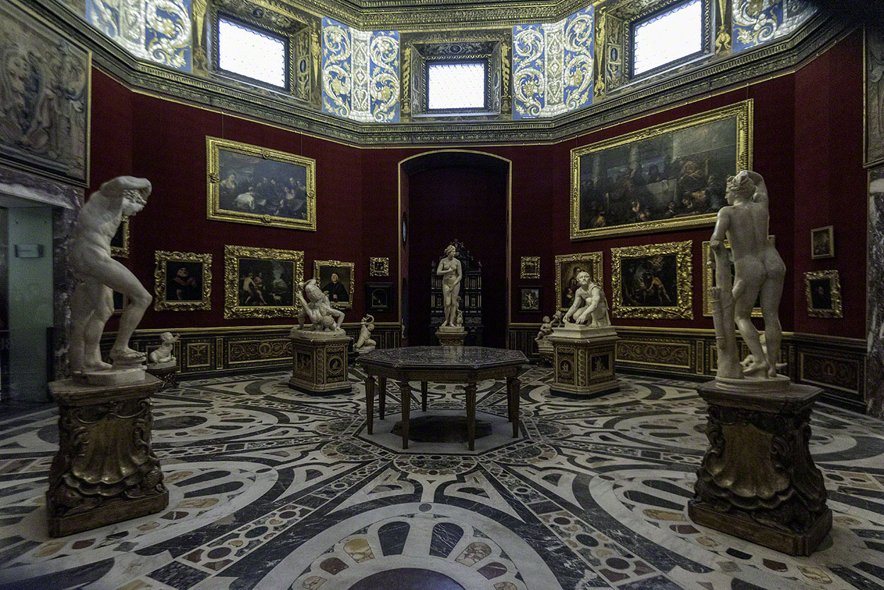 The-Tribune,-Uffizi-Gallery.jpg