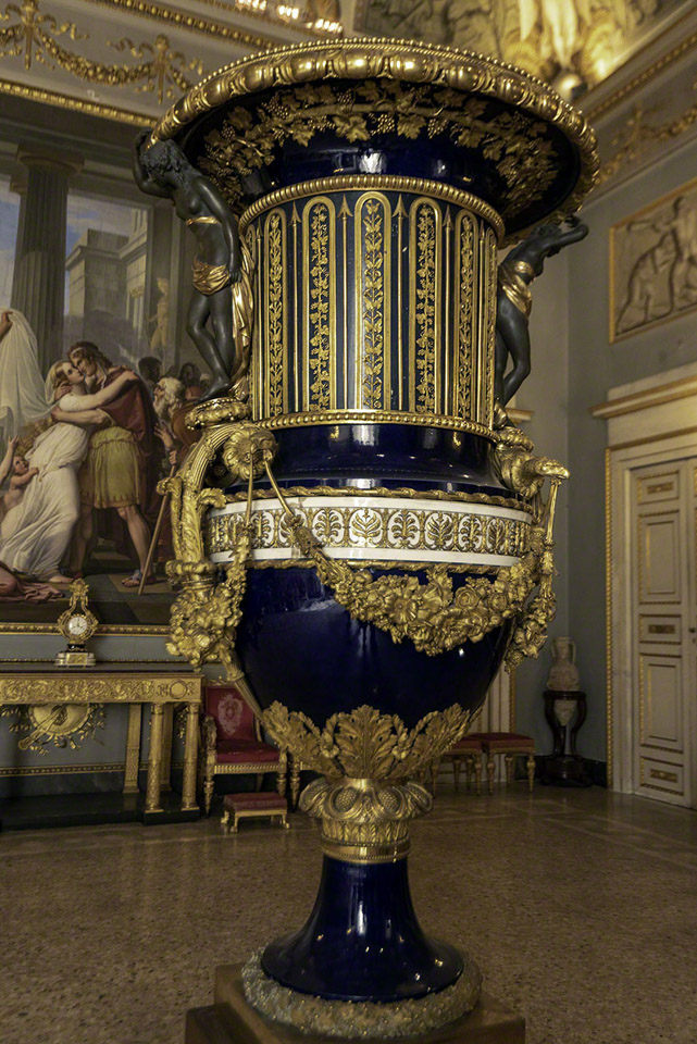 Urn,-Palantine-Gallery,-Pitti-Palace.jpg