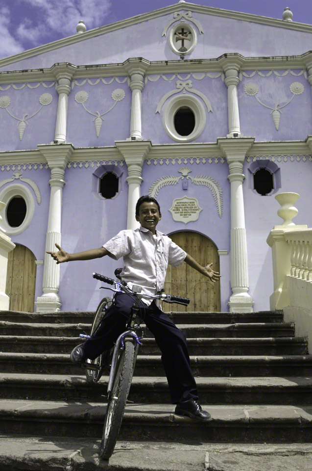 Boy-on-bike-at-San-Francisco-Museum.jpg