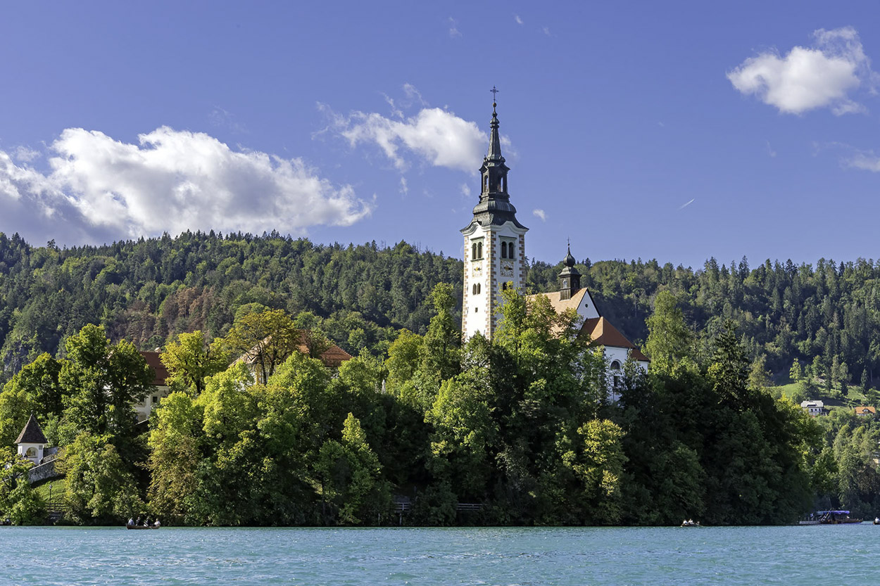 Bled-Island-and-the-Church-of-the-Mother-of-God-on-the-Lake-1.jpg