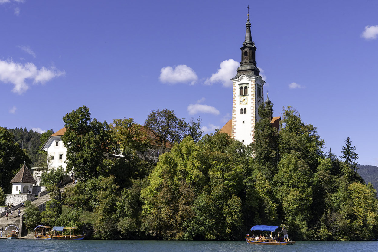 Bled-Island-and-the-Church-of-the-Mother-of-God-on-the-Lake-8.jpg